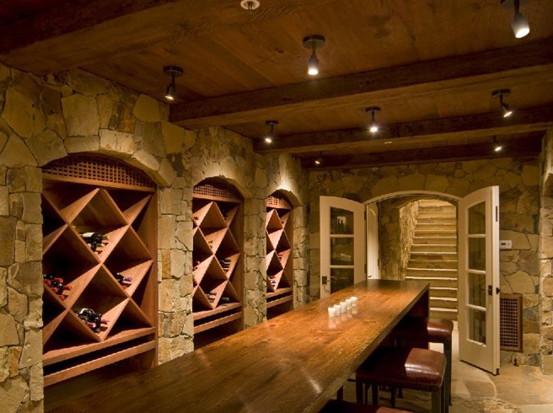 地下室潮湿：原因和解决方案